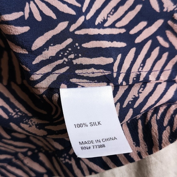 Broadway &  Broome silk top - Picture 7 of 7